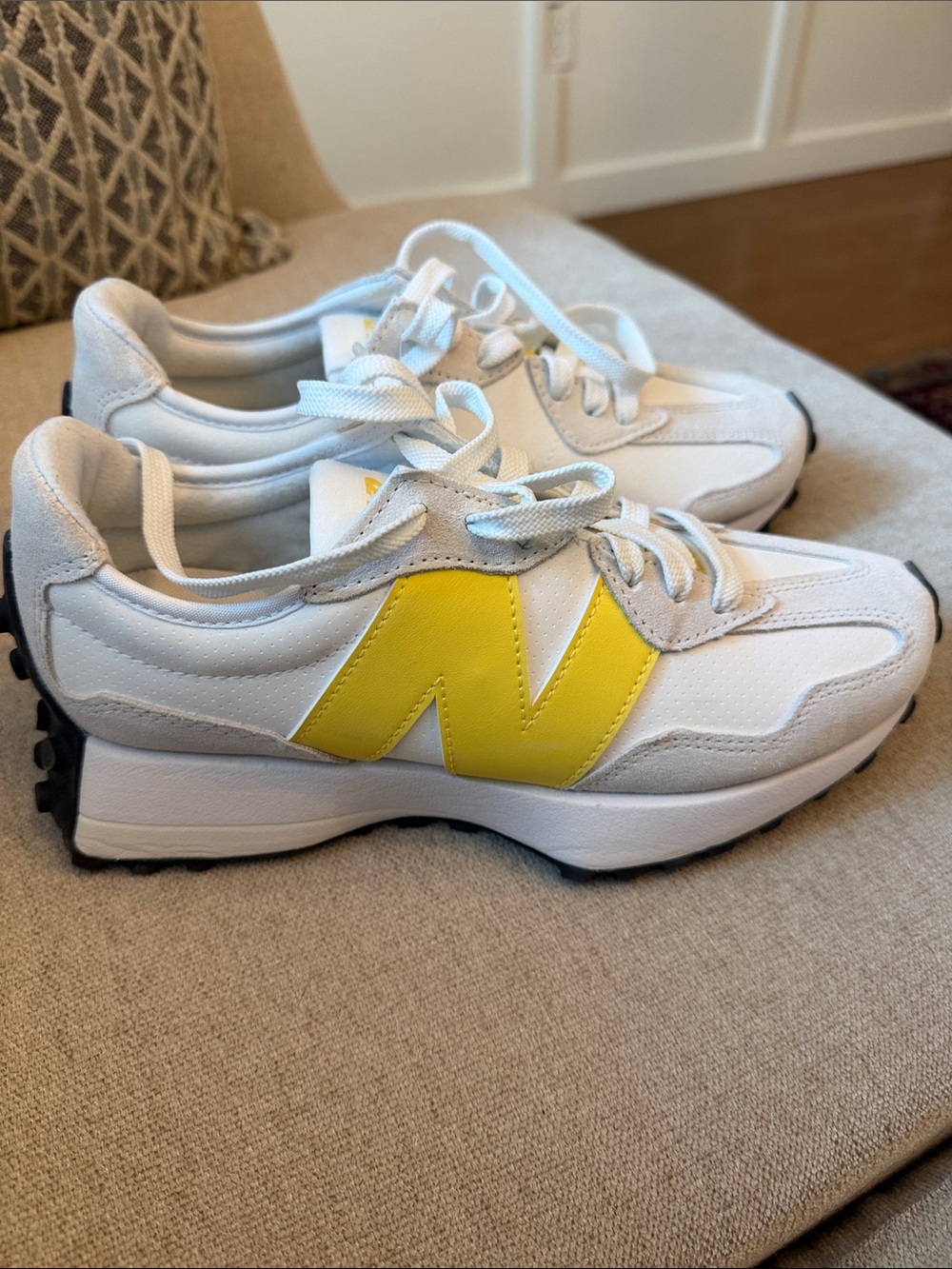New Balance 327- size 7.5 - Picture 3 of 5